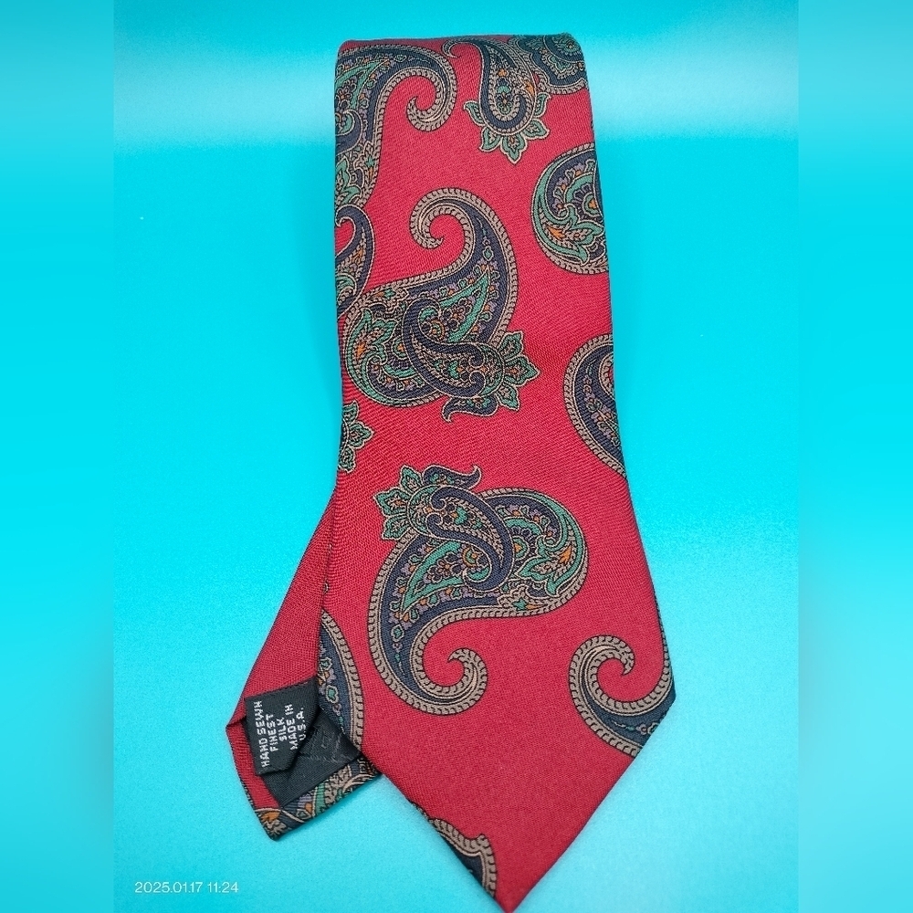 Robert Talbott Men's Silk Necktie Tie Red Paisley Handsewn Made in USA Classic T